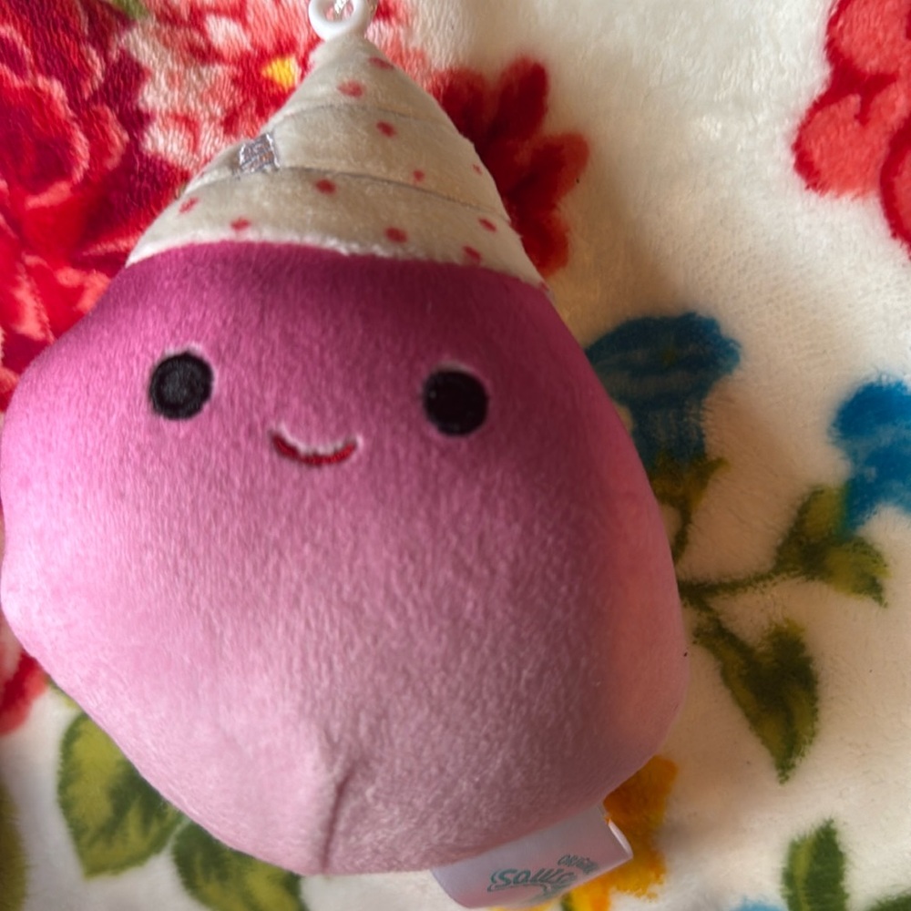 Cinnamon the milkshake squishmallows Pink and White Stuffed Keychain clip NWT